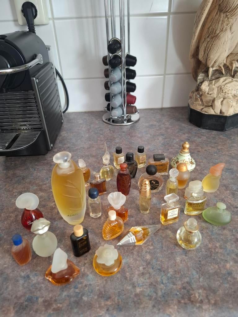 20  mini parfum flesjes en uiltjes, Ophalen of Verzenden