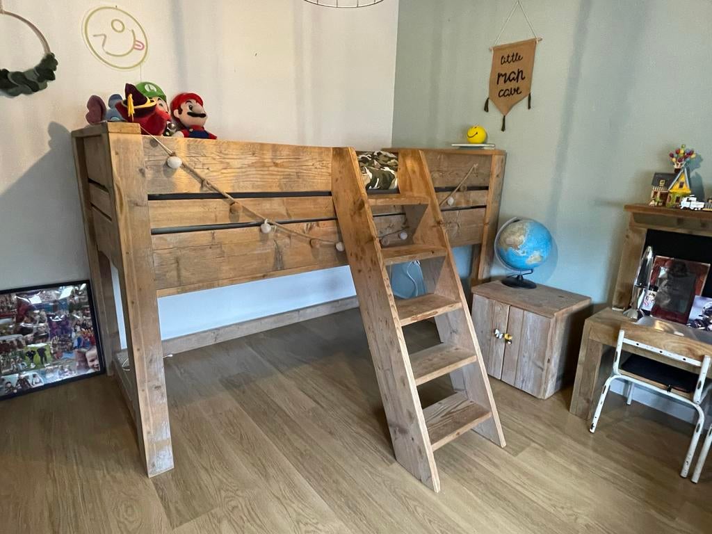 Houten hoogslaper met nachtkastje en bureau, Huis en Inrichting, Ophalen, Gebruikt, Eenpersoons, 160 tot 180 cm