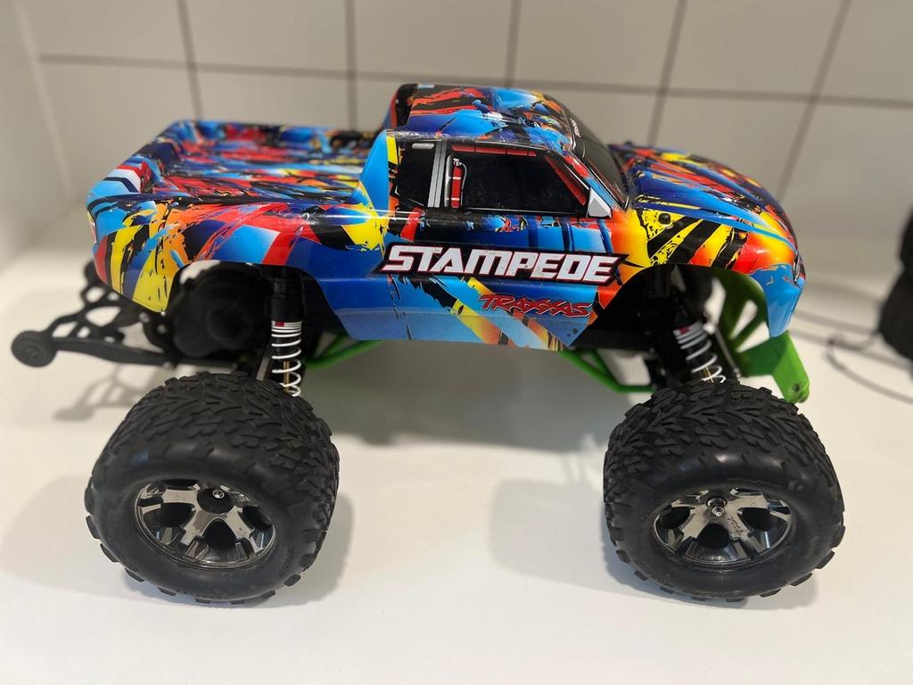 Traxxas Stampede 2WD - Lipo2S Klaar voor actie (70km/u!), Hobby en Vrije tijd, Modelbouw | Radiografisch | Auto's, Elektro, Auto offroad