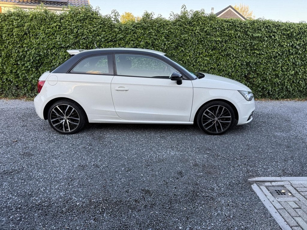Audi A1 1.6 TDI Ambition Pro Line HANDEL / EXPORT! | LEES TE, Voorwielaandrijving, Euro 5, Stof, Zwart