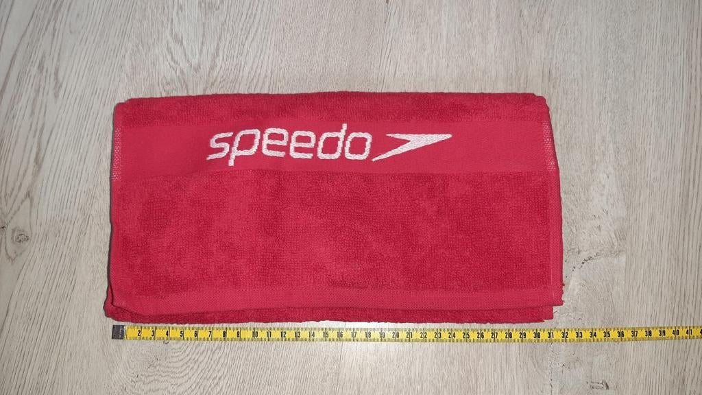 Speedo Handdoek Rood - Ideaal voor Zwemmen en Sport, Ophalen of Verzenden, Zo goed als nieuw