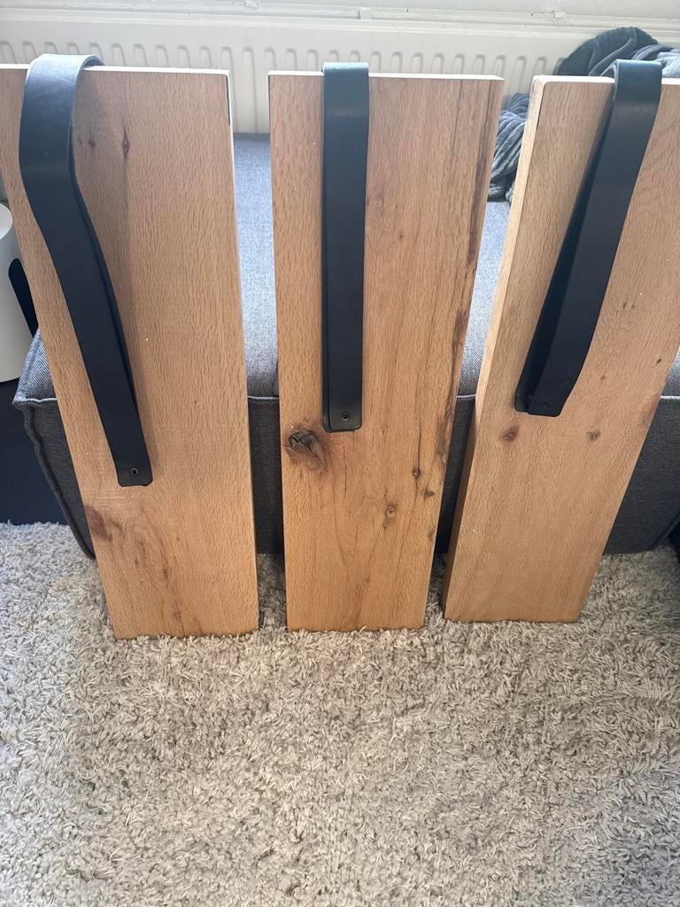 Massief eiken planken met leren dragers (3 stuks), Doe-het-zelf en Verbouw, Hout en Planken, Ophalen, 25 tot 50 mm, Eiken, Zo goed als nieuw