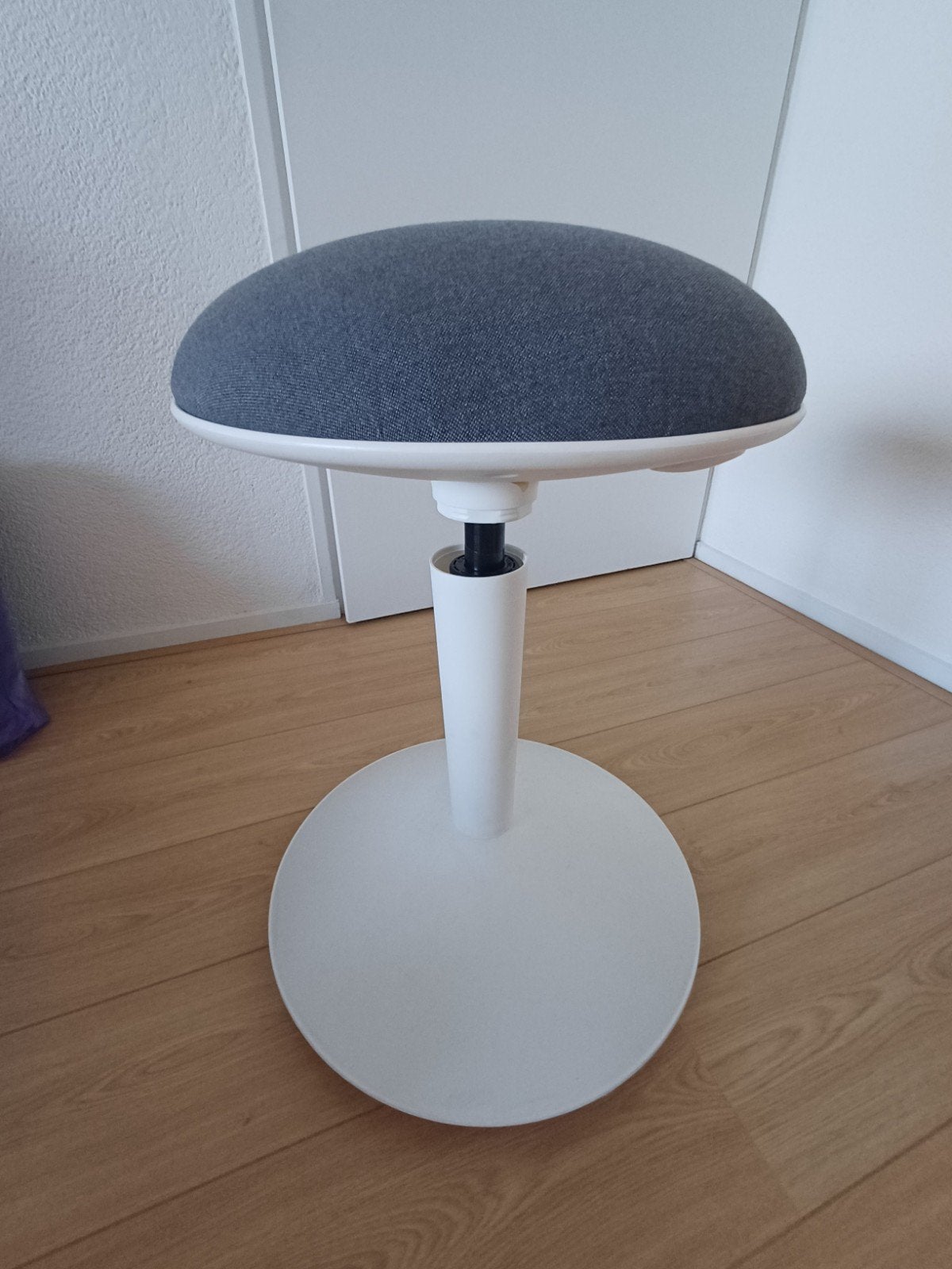 Ikea Nilserik sta/zit kruk - ergonomisch en verstelbaar, Ophalen, Ergonomisch, Zo goed als nieuw, Bureaukruk
