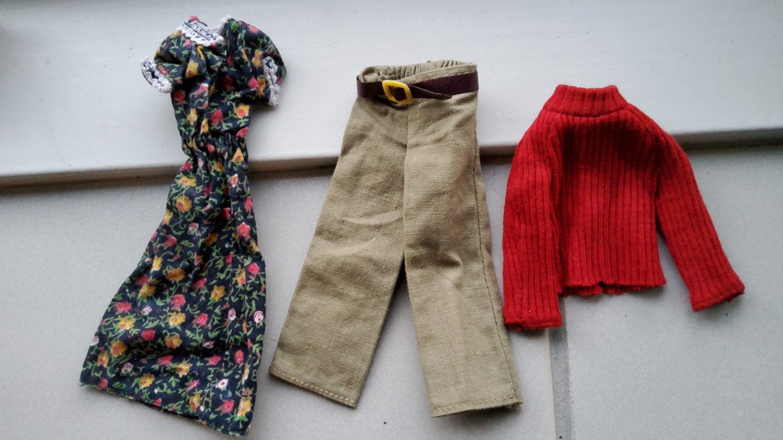 Vintage Barbie Mattel tienerpop jurk broek trui., Ophalen of Verzenden, Fashion Doll