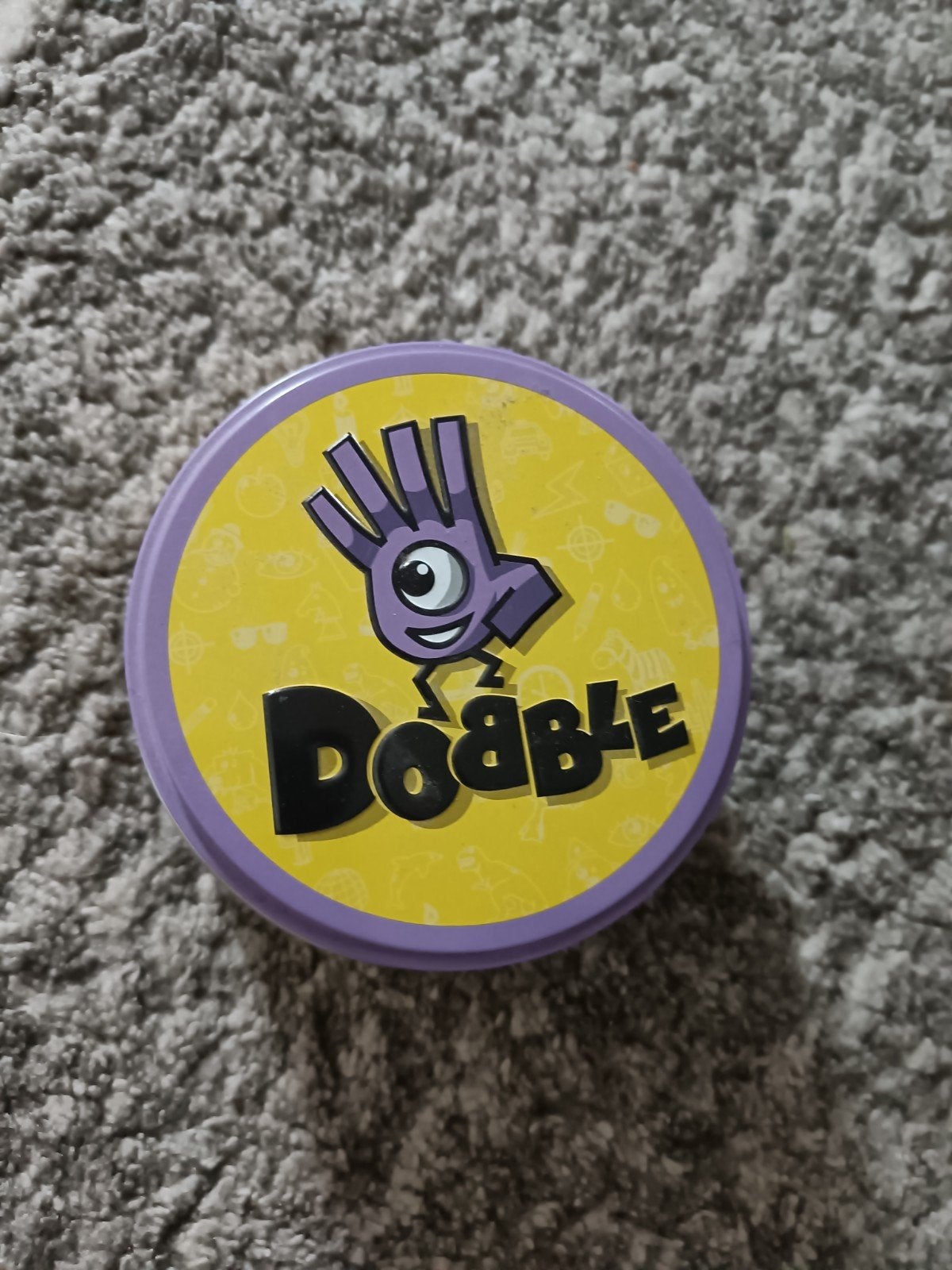 Dobble Classic - Compleet met 55 kaarten in blik, Hobby en Vrije tijd, Drie of vier spelers, Ophalen of Verzenden, Zo goed als nieuw