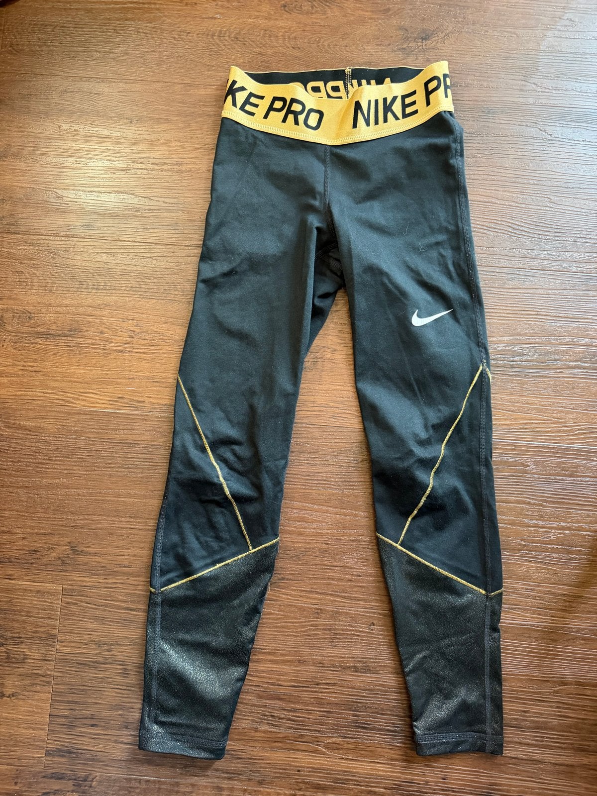 Nike Pro Legging Zwart/Goud - Maat M kids, Ophalen of Verzenden, Zo goed als nieuw, Meisje, Broek