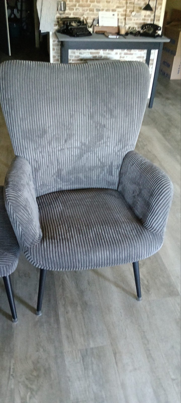 Grijze fauteuil met voetenbankje - ribstof, Ophalen, Modern, Industrieel, Minder dan 75 cm, Zo goed als nieuw