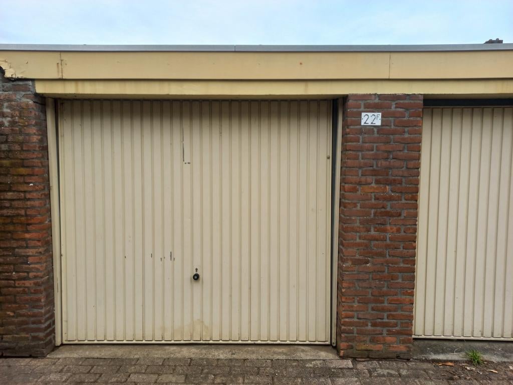 TE HUUR GARAGEBOX BARENDRECHT.