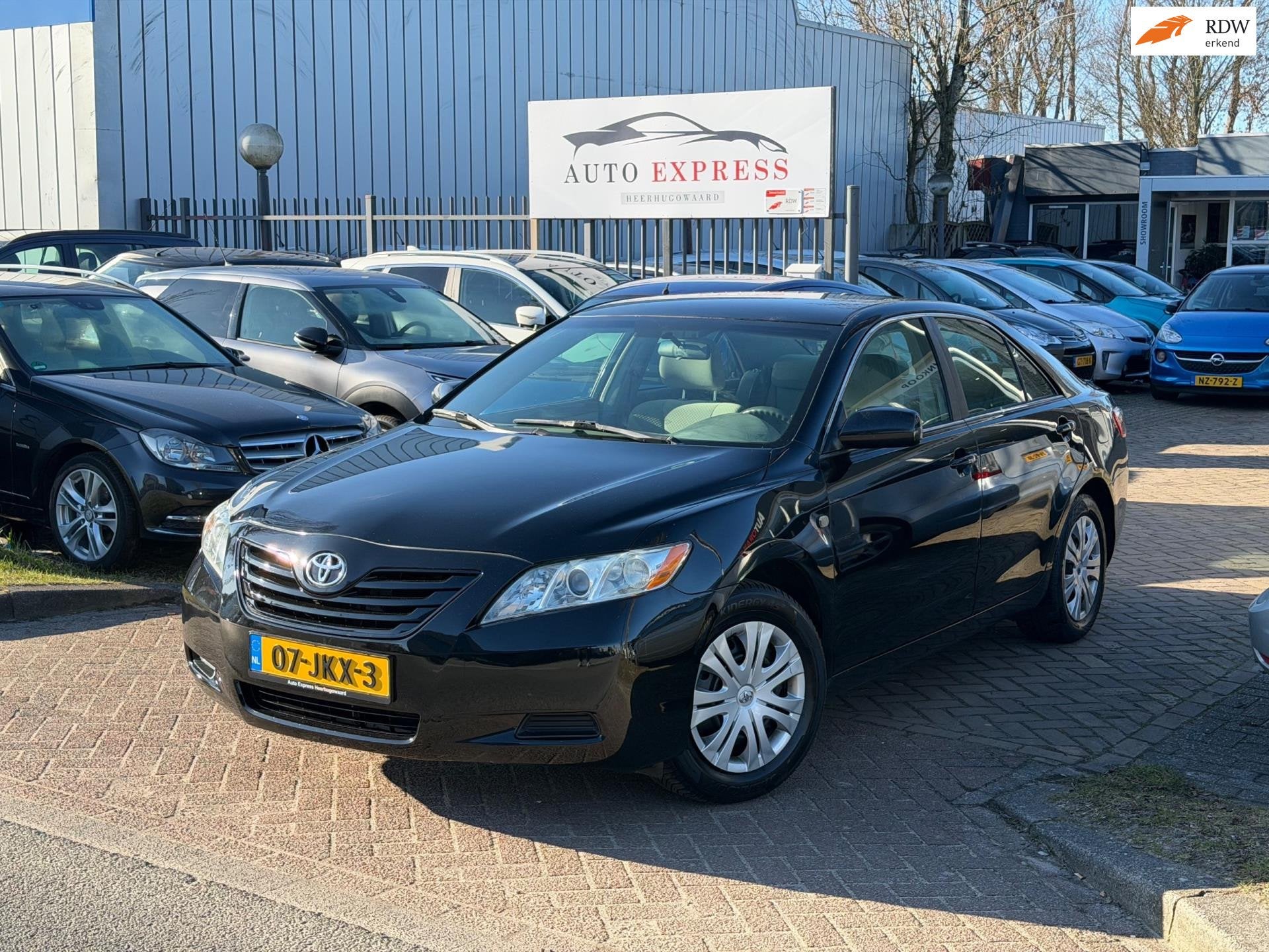 Toyota CAMRY 2.4 Aut/Clima/Navigatie/Cruise/Carplay/Apk, Auto's, Toyota, Keurmerk '100% Onderhouden', Gebruikt, 161 pk, Automatische klimaatregeling