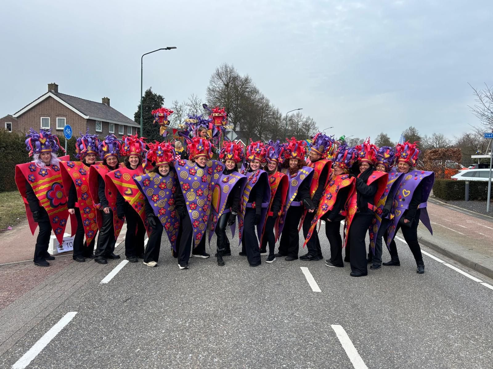 Loopgroep Feestvlaggen 20 P, Ophalen, Zo goed als nieuw, Maat 34 (XS) of kleiner, Carnaval