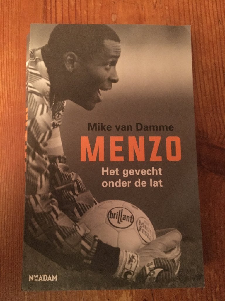 sportboek- Menzo-Het gevecht onder de lat, Ophalen of Verzenden, Zo goed als nieuw, Balsport