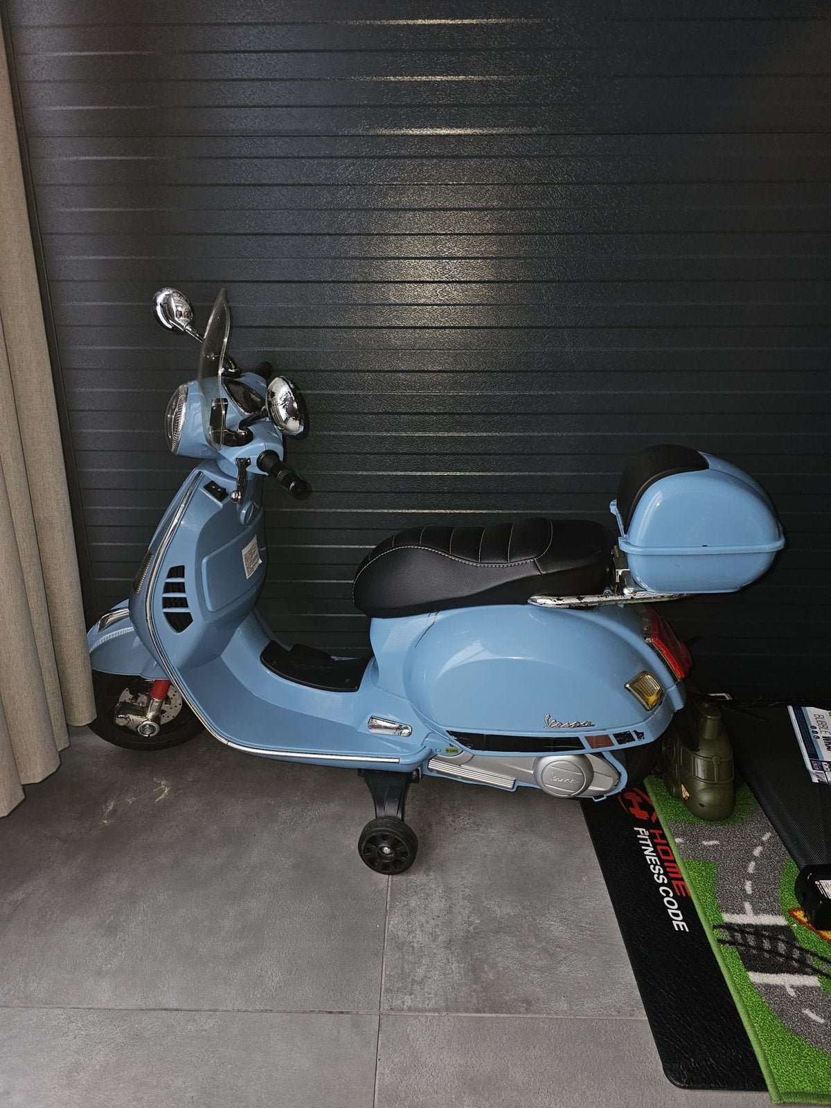 Vespa scooter voor kinderen – lichtblauw, Ophalen of Verzenden, Zo goed als nieuw, Elektrisch, Vespa