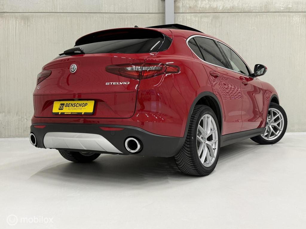 Alfa Romeo Stelvio 2.0 T AWD First Edition Alfa Rosso Panoda, Auto's, Alfa Romeo, Automaat, 1995 cc, Zwart, 4 cilinders