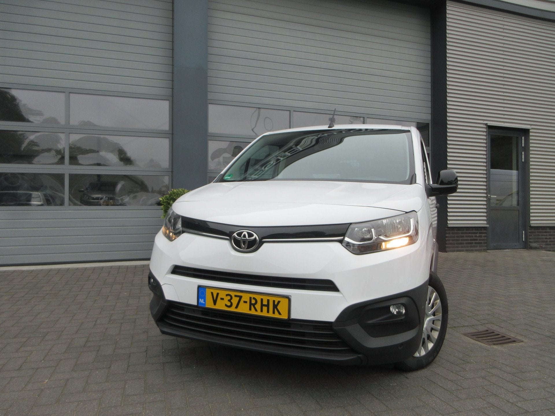 Toyota PROACE CITY 1.5 D-4D Live, 102pk Euro 6, Airco, PDC,, Voorwielaandrijving, Gebruikt, 4 cilinders, Wit