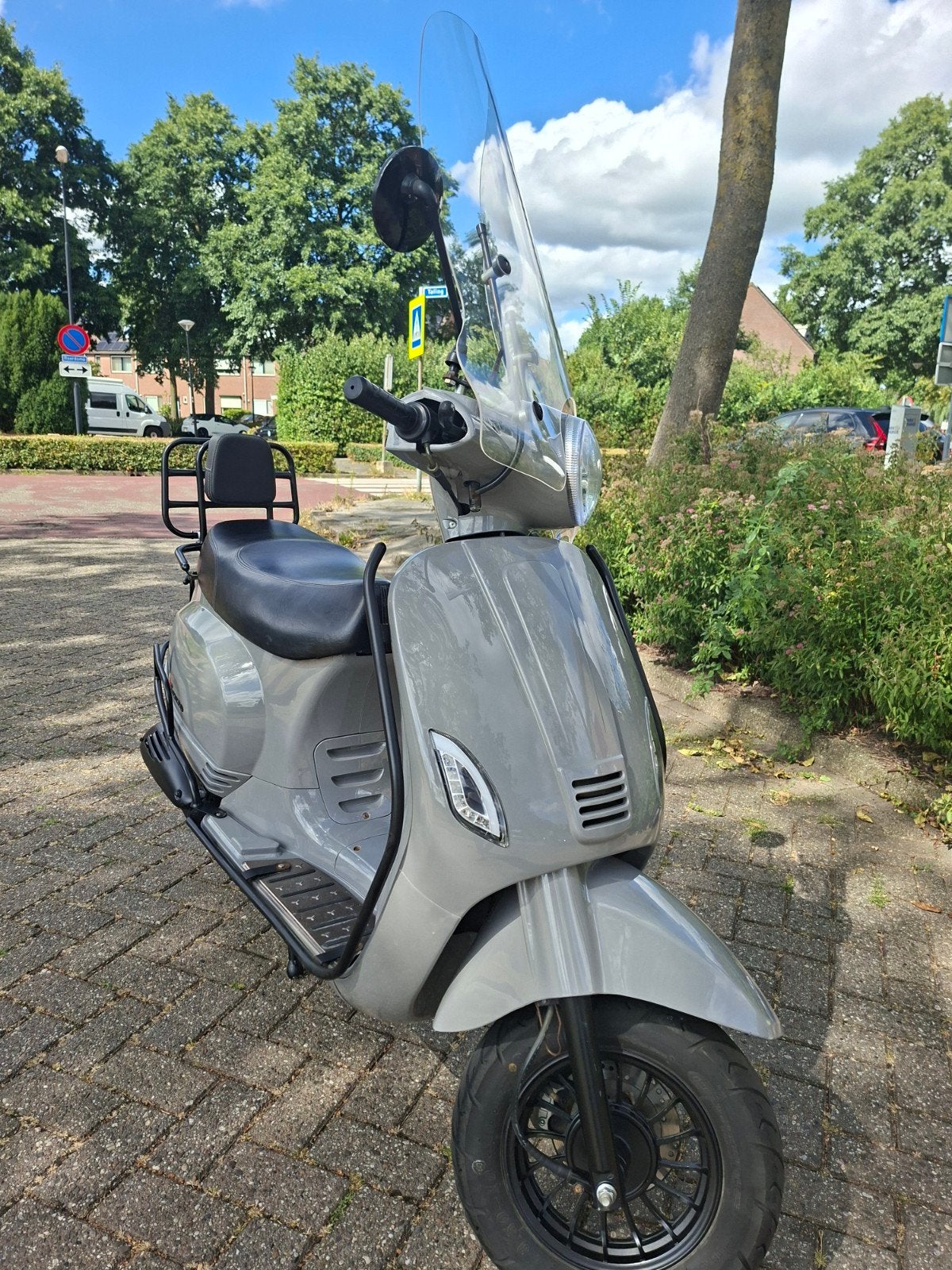 Senzo riva lux 2021 geel kenteken, Fietsen en Brommers, Scooters | Overige merken, Ophalen, Zo goed als nieuw, Benzine