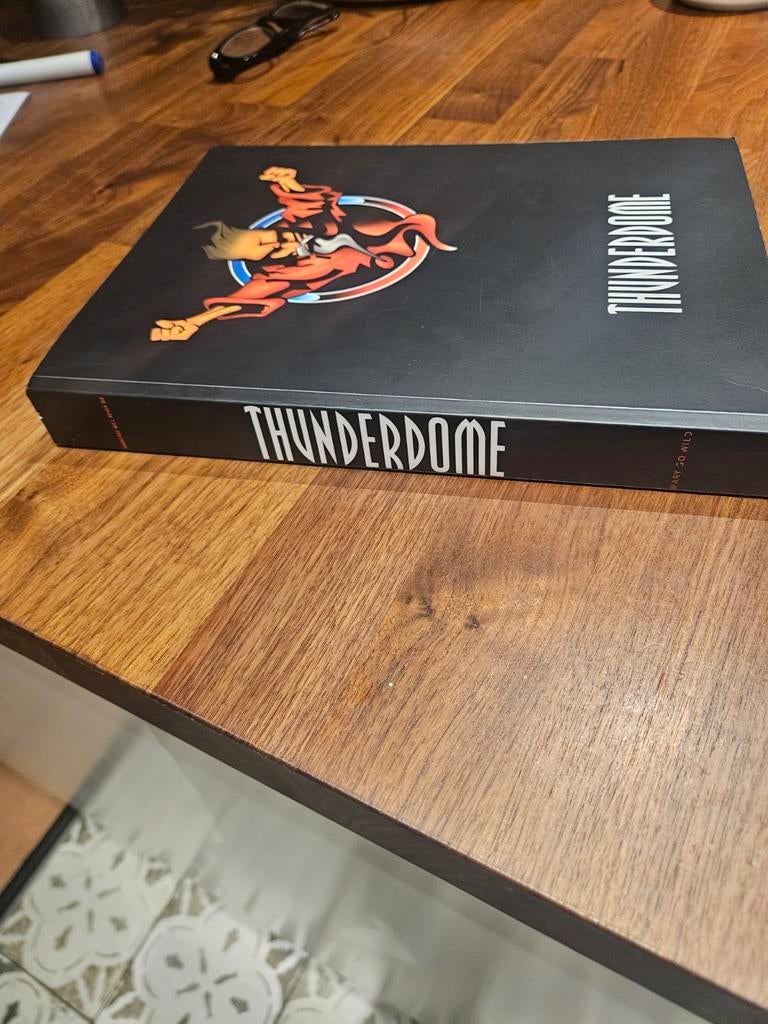Thunderdome boek, Boeken, Ophalen of Verzenden, Zo goed als nieuw