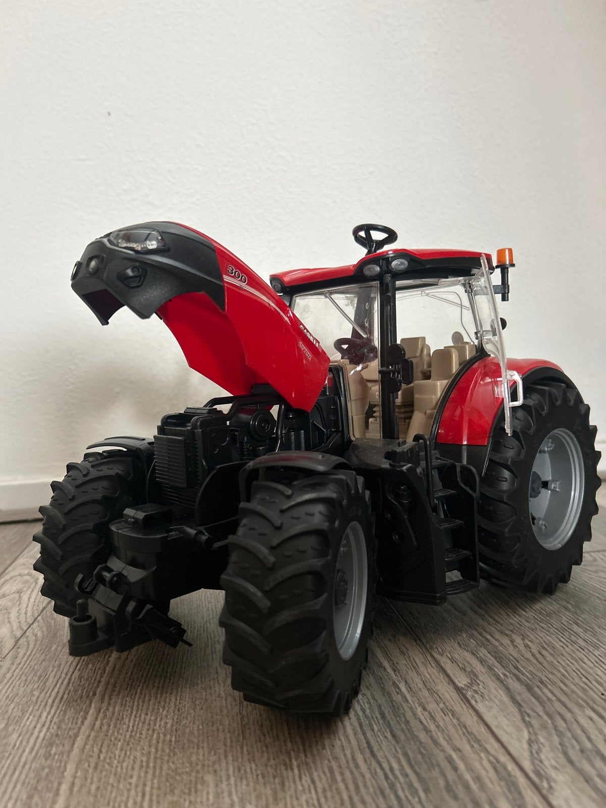 Bruder 3190 Case IH Optum 300 CVX Tractor, Ophalen, Zo goed als nieuw