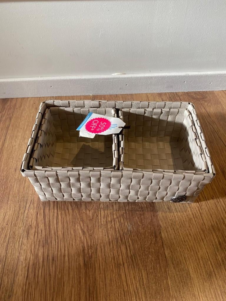 Mand "Handed by", Huis en Inrichting, Woonaccessoires | Schalen en Manden, Nieuw, Mand, Rechthoekig, Kunststof, Ophalen of Verzenden