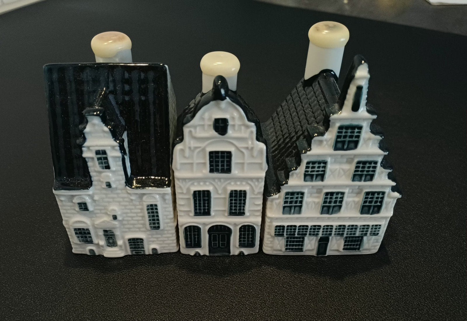 KLM Huisjes 29, 21, 89 - Bols Delft Blauw, Verzamelen, KLM Huisjes, Ophalen of Verzenden, Zo goed als nieuw, 21 t/m 40, Gevuld
