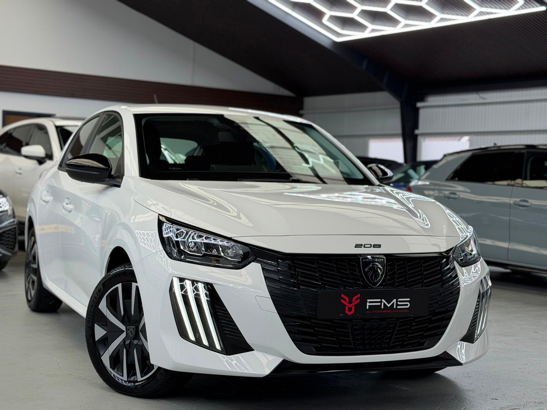 Peugeot 208 1.2 Hybrid 110 e-DCS6 Active CarPlay, Auto's, Zwart, 1199 cc, Met garantie (alle), Wit