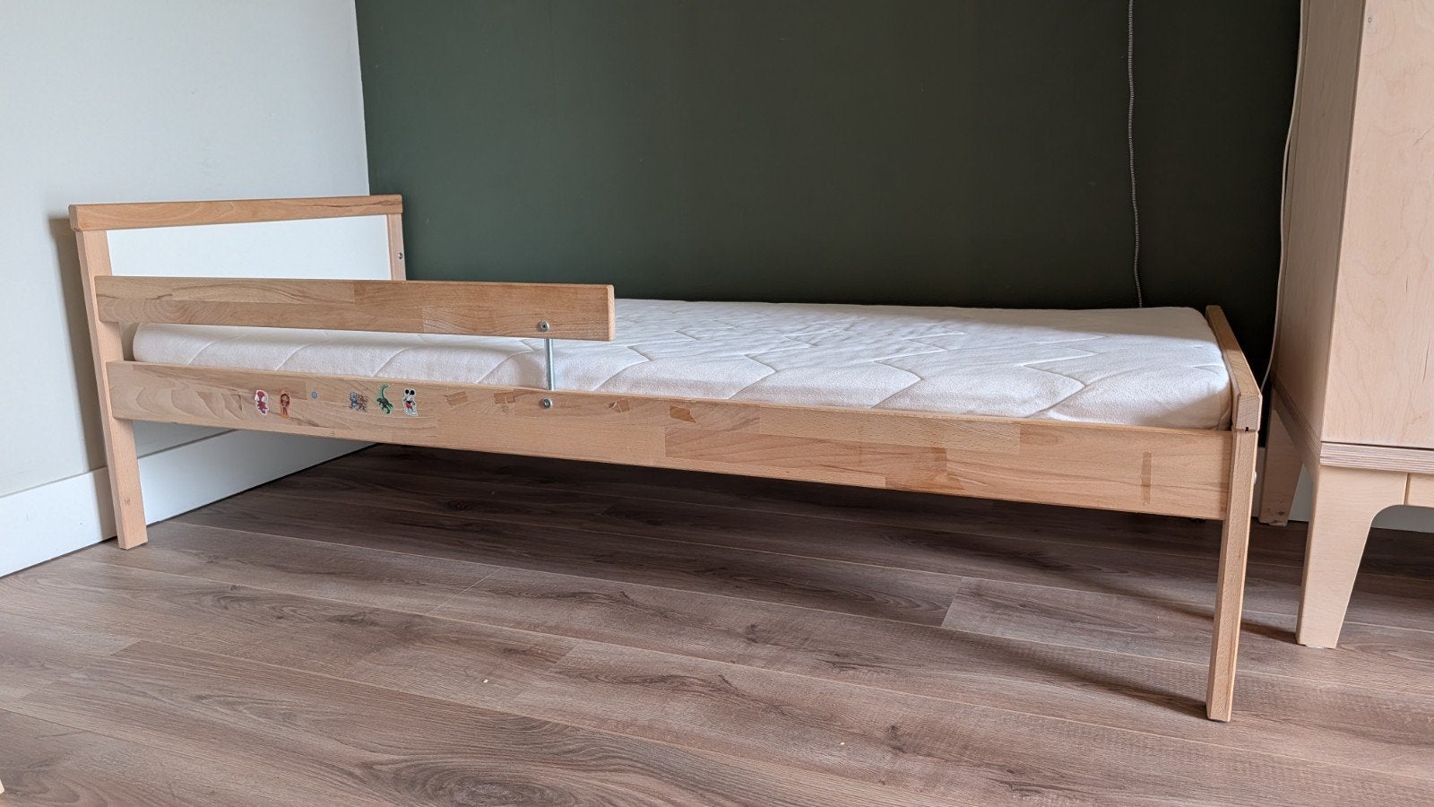 Twee peuterbedden (eventueel met matras en/of lattenbodem), Gebruikt, 70 tot 85 cm, 160 tot 180 cm, Ophalen