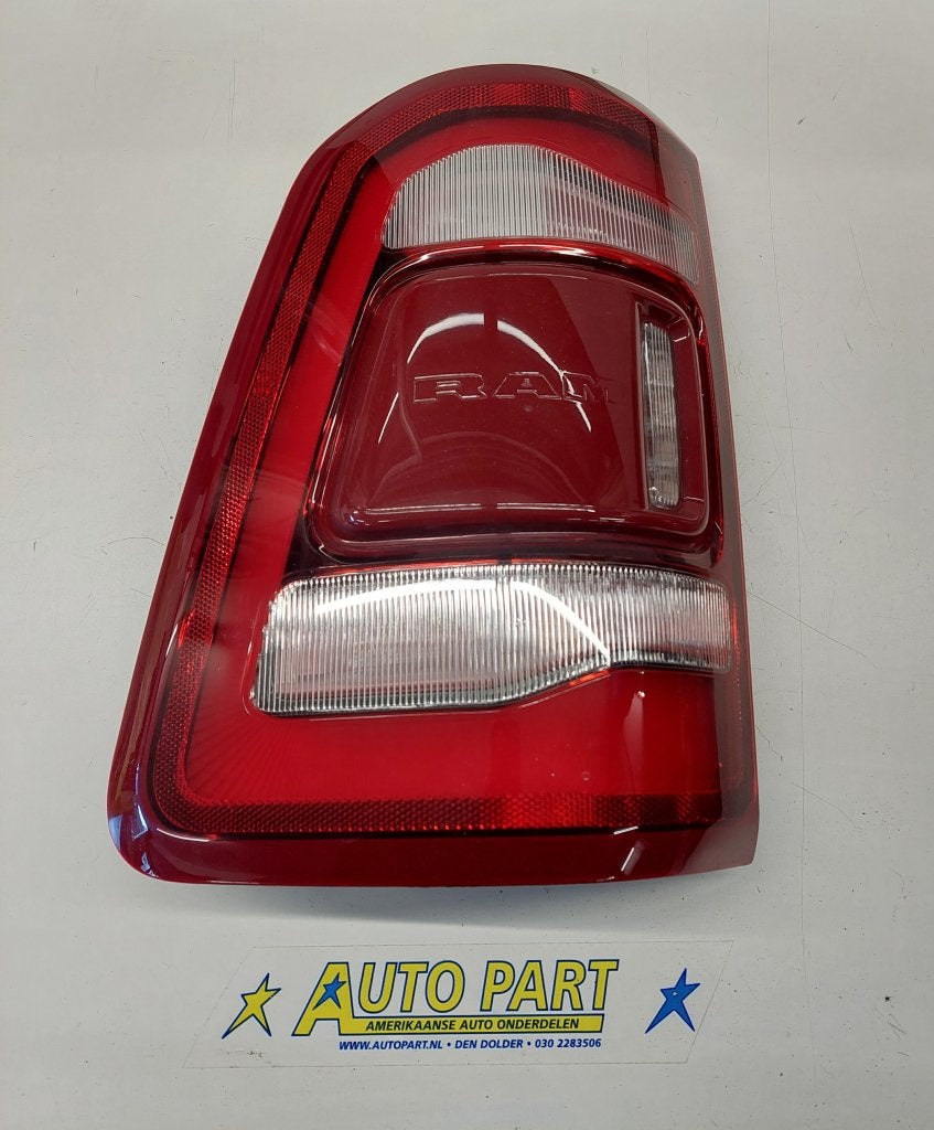 Dodge Ram LED achterlicht 2019-2026, Gebruikt, PO Box 21-8004 | Auburn Hills, MI 48321-8004, Amerikaanse onderdelen, Ophalen of Verzenden