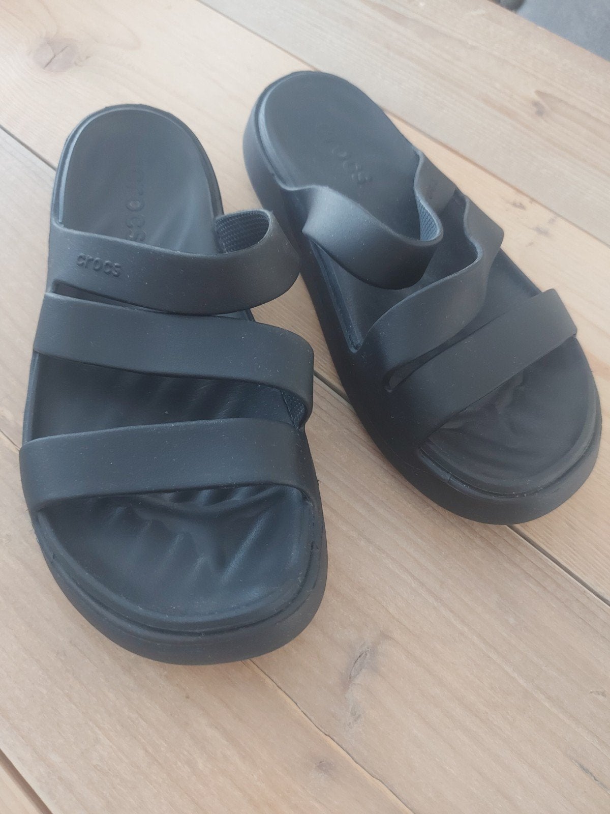 Crocs Getaway Strappy sandalen W7, Ophalen of Verzenden, Zo goed als nieuw, Jongen of Meisje, Overige typen