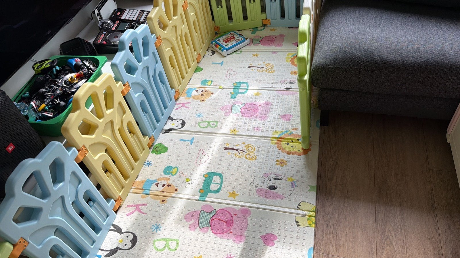 Gekleurde Baby Box/Speelhek - Veilig en Verstelbaar, Kinderen en Baby's, Ophalen of Verzenden, Zo goed als nieuw, Overige vormen