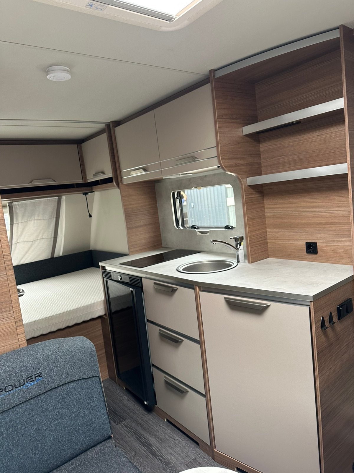 Foto 9 van Knaus Sport 420 QD E-Power met Airco/Mover/Voortent/TV