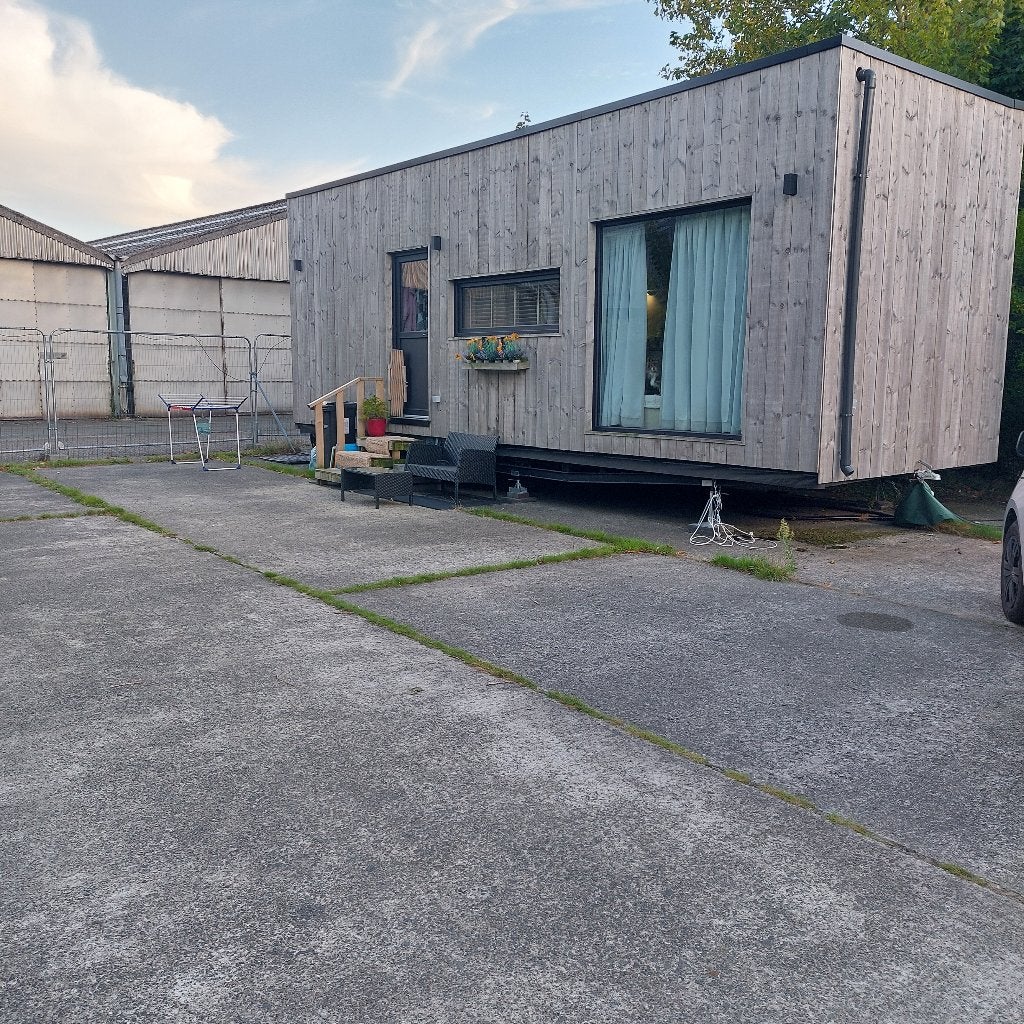 “Volledig uitgerust tiny house 9m x 3m – verplaatsbaar., Huizen en Kamers, Recreatiewoningen te koop, Overige soorten, 2 slaapkamers