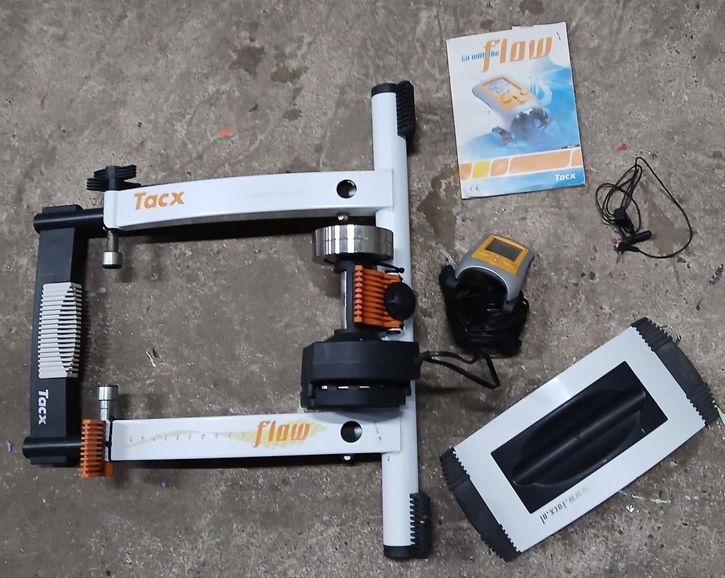 Tacx Flow fietstrainer met computer en voorwielsteun, Sport en Fitness, Wielrennen, Ophalen, Gebruikt, Overige typen