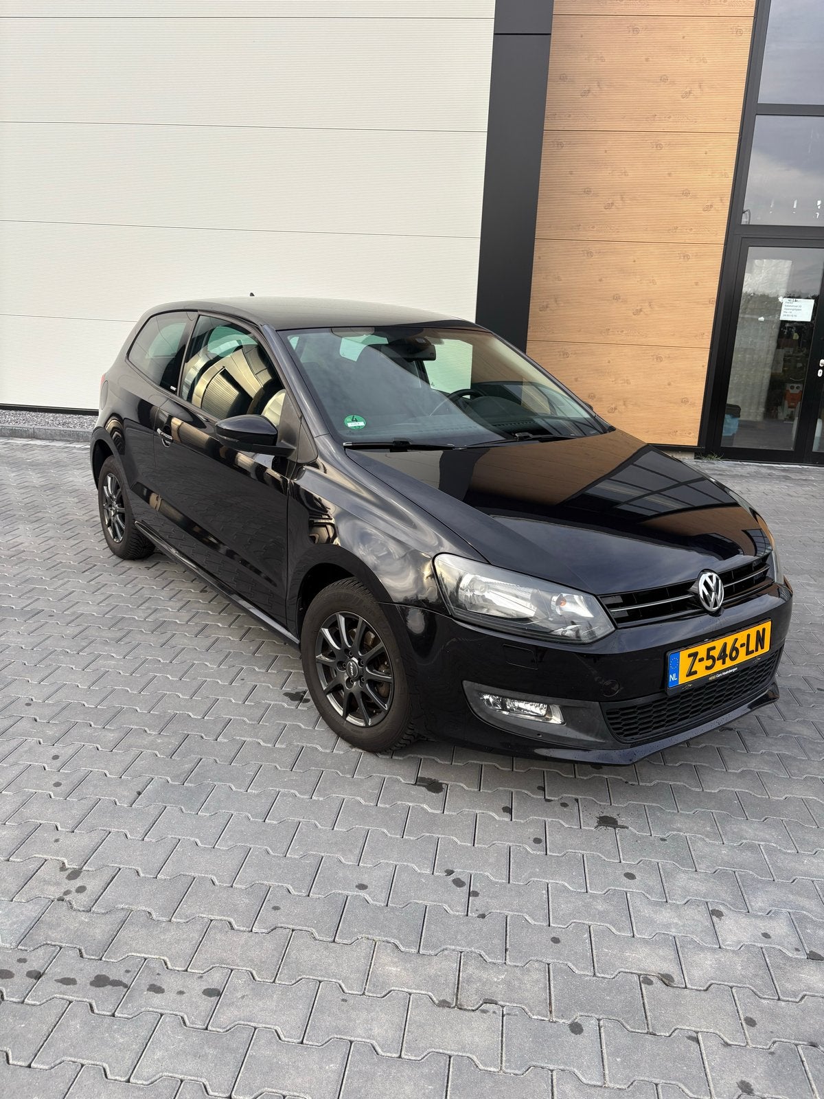 Volkswagen Polo 1.4 16V FSI 63KW 2011 Zwart, Auto's, Voorwielaandrijving, 970 kg, 40 €/maand, 4 cilinders