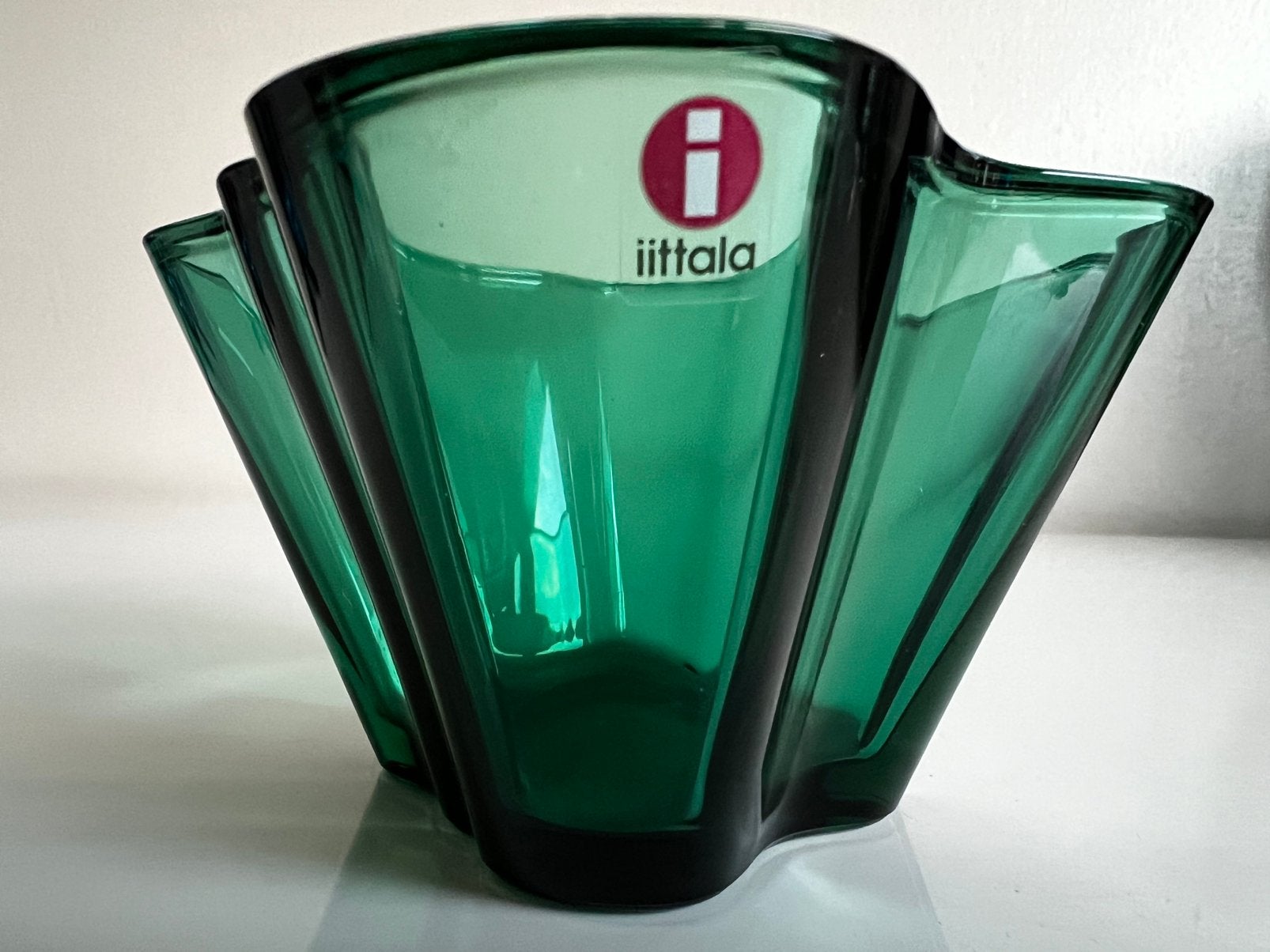 Iittala Alvar Aalto Schaal Smaragdgroen Emerald Green Ø14 cm, Schaal, Ophalen of Verzenden, Overige vormen, Glas