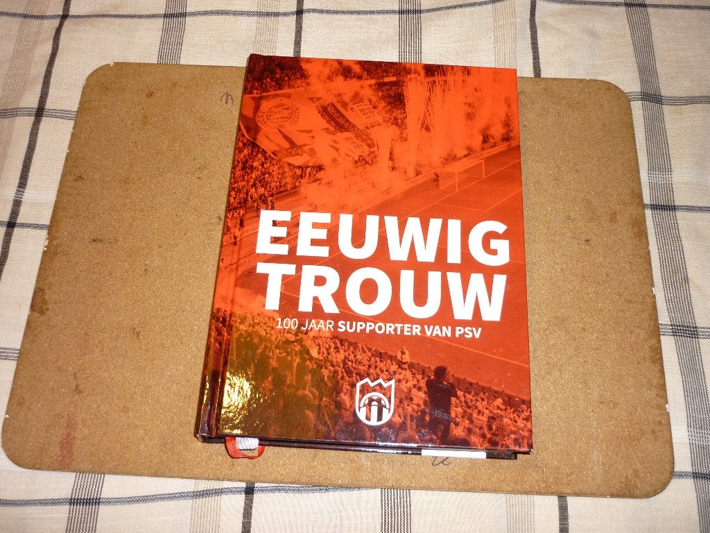 Eeuwig Trouw 100 Jaar Supporter Van PSV In Zeer Goede Staat, Ophalen of Verzenden, Zo goed als nieuw, PSV, Boek of Tijdschrift