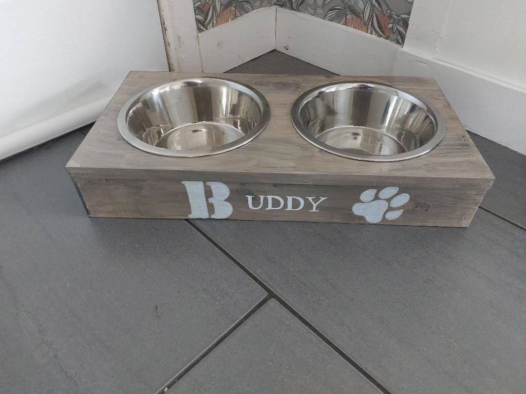 Luxe Houten Honden Voerbak Standaard – Handgemaakt, Info@rwhoutidee.nl, Nieuw, Ophalen of Verzenden, RW Houtidee Exclusief | Luxe houten honden voerbak standaard, design katten voerbak, gepersonaliseerde voerbak met naam, handgemaakt hout, premium huisdier accessoires, ergonomische voerstandaard, maatwerk honden accessoires, stijlvolle dierenproducten