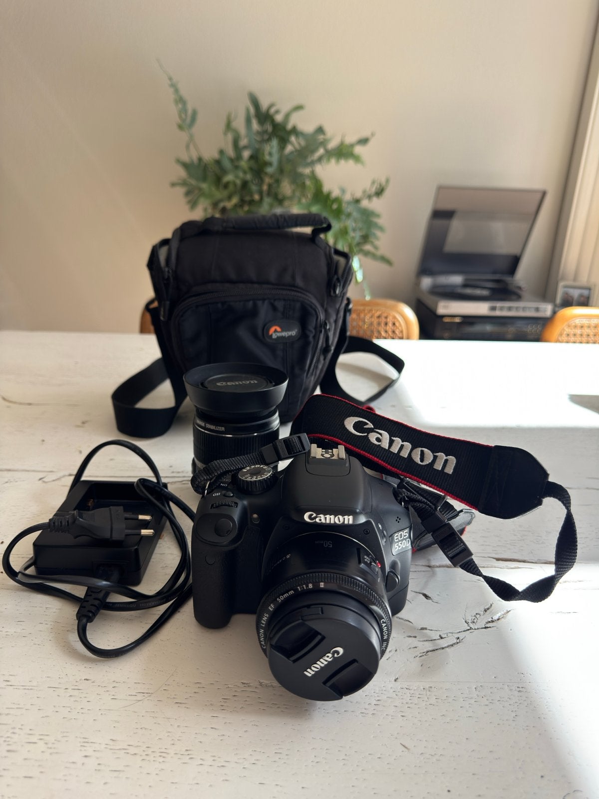 Canon EOS 550D Spiegelreflexcamera met 2 lenzen en tas, Gebruikt, Spiegelreflex, Canon, Beeldstabilisatie