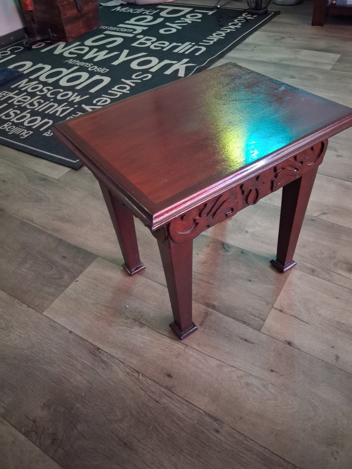Klassieke bijzettafel met houtsnijwerk, Huis en Inrichting, Ophalen, Minder dan 45 cm, Minder dan 55 cm, Gebruikt