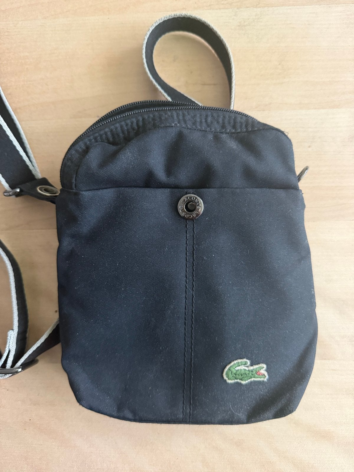 Lacoste Schoudertasje - Zwart en in Goede Staat, Ophalen of Verzenden, Zo goed als nieuw, Zwart, Schoudertasje