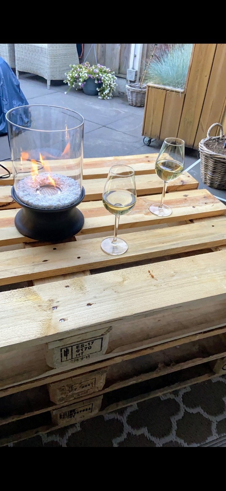 Gratis wit geschilderde pallets, Ophalen, Zo goed als nieuw, Hout, 2 zitplaatsen