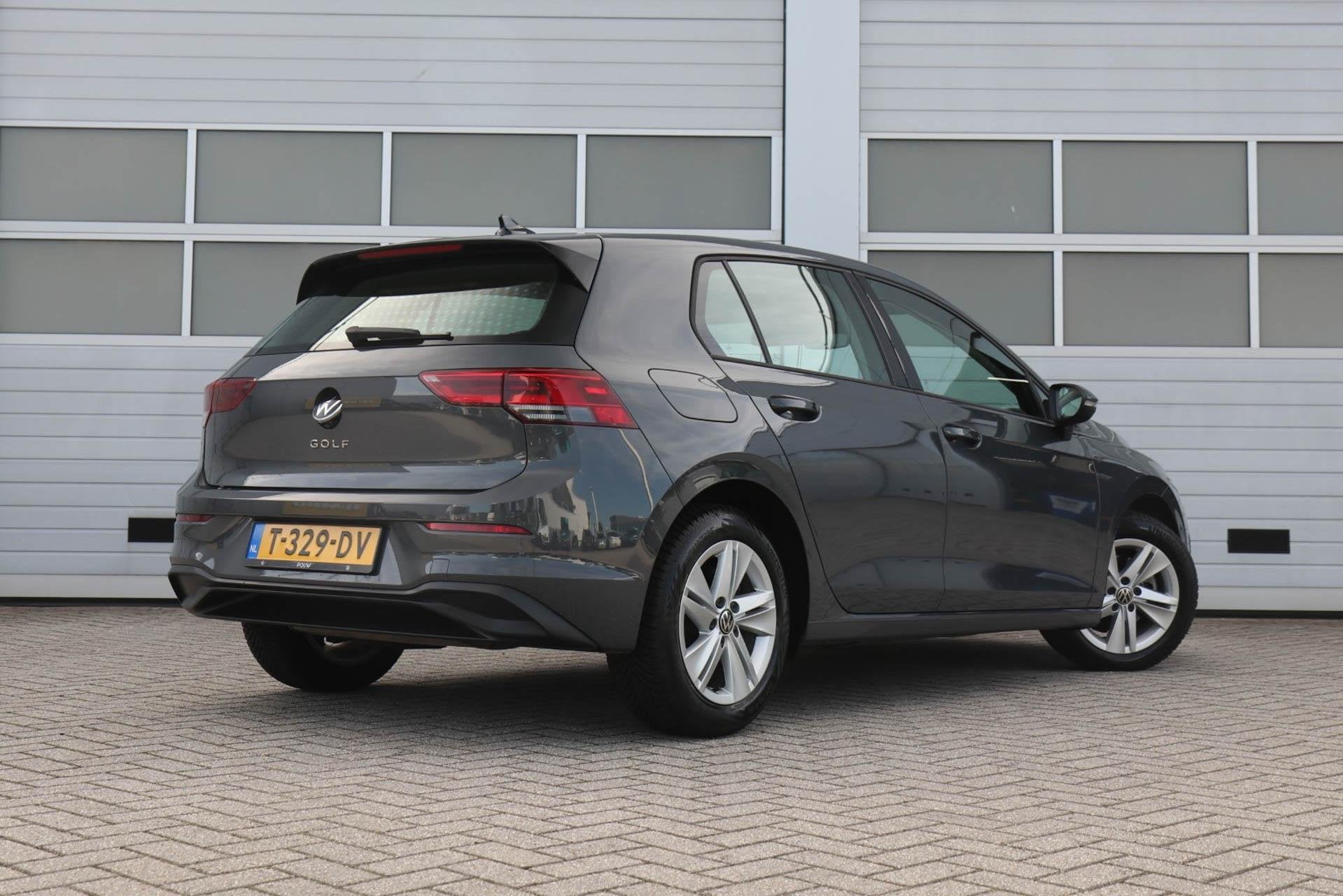 Volkswagen Golf 1.0 TSI 110pk Life | Navigatie | App Connect, Voorwielaandrijving, 12 maanden, Stof, Gebruikt