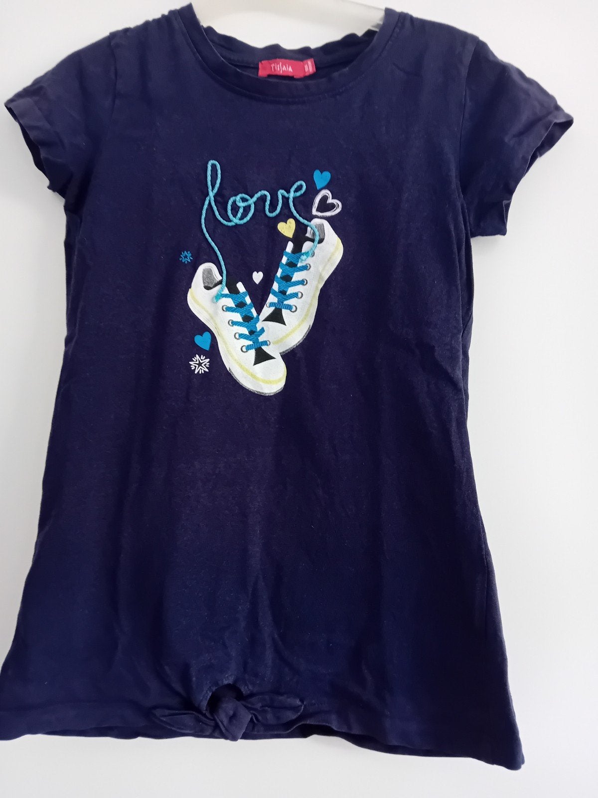 Tissaia T-shirt maat 140 met 'love' print, Gebruikt, Meisje, Tissaia, Ophalen of Verzenden