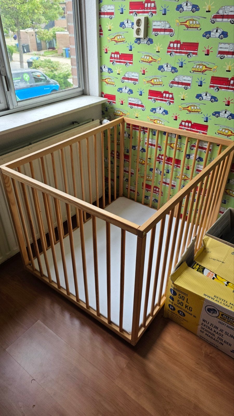 Houten box (80x100) met wieltjes, verstelbare bodem & matras, Ophalen, Gebruikt, Vierkant, In hoogte verstelbaar