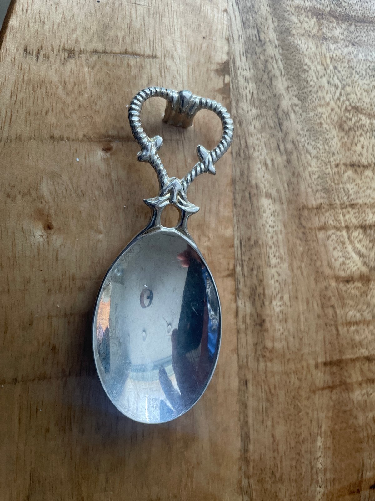 Decoratieve zilverkleurige lepel met sierlijk handvat, Ophalen of Verzenden