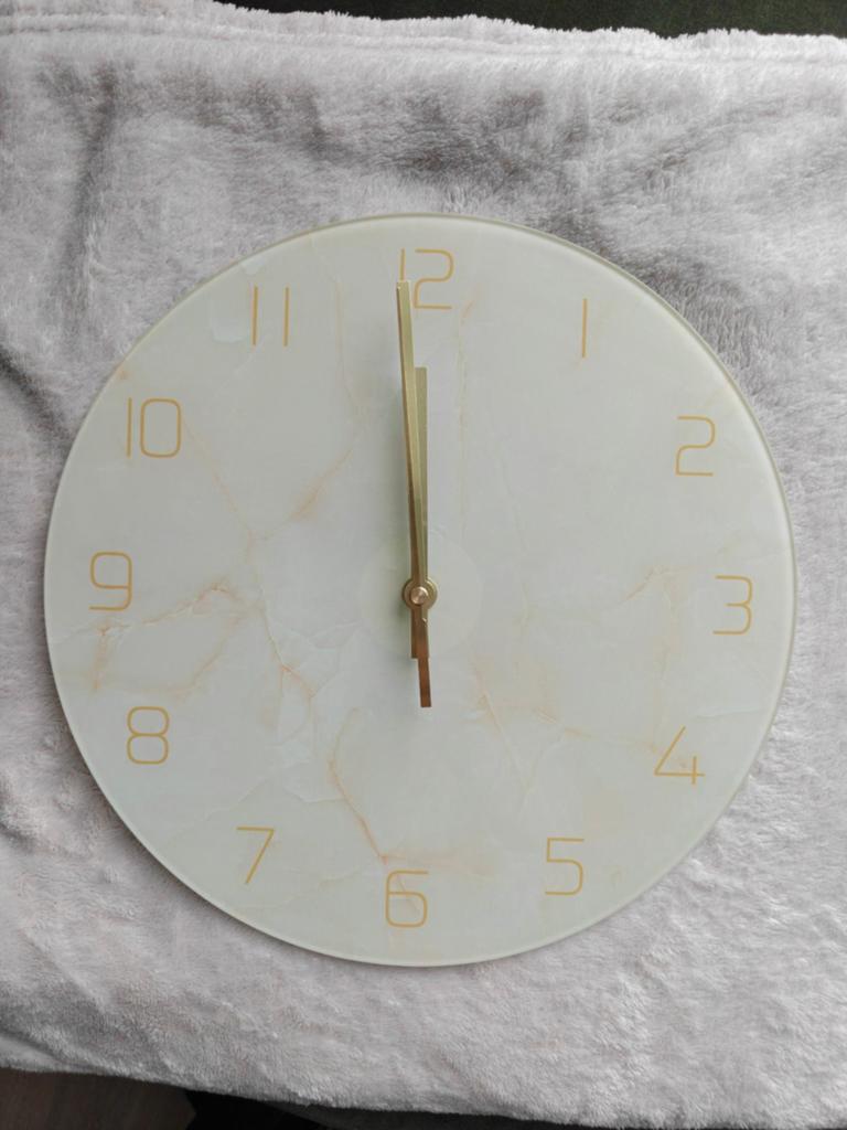 Marmerlook wandklok beige 30cm, Ophalen of Verzenden, Nieuw, Wandklok