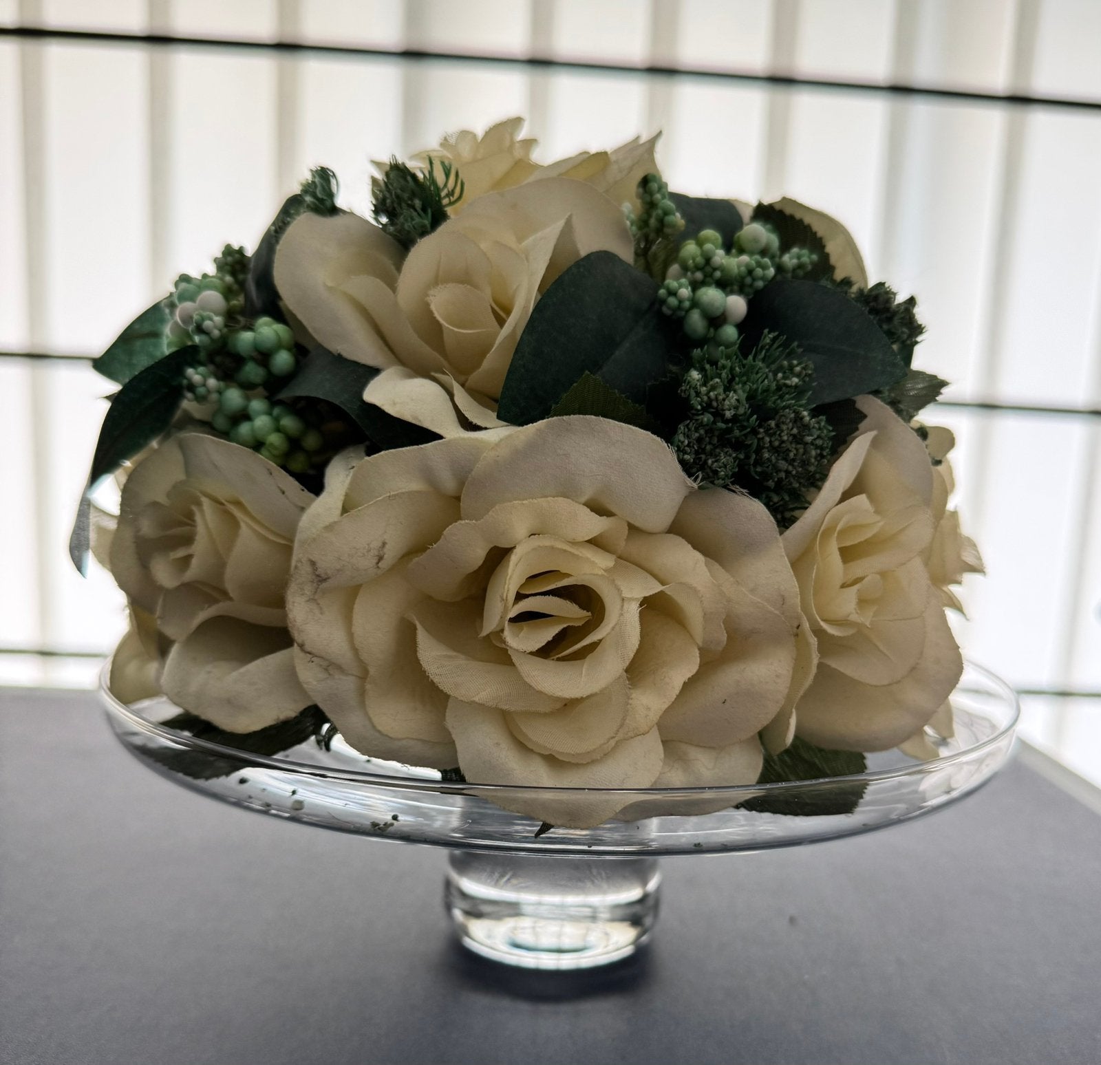 Kunst bloemstuk op glazen plateau 25 cm stolp etagere, Ophalen of Verzenden, Zo goed als nieuw