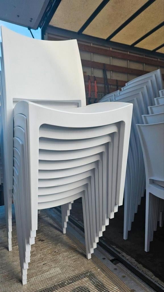 Witte stapelstoelen 12,50 euro per stuk, Ophalen of Verzenden, Zo goed als nieuw, Wit