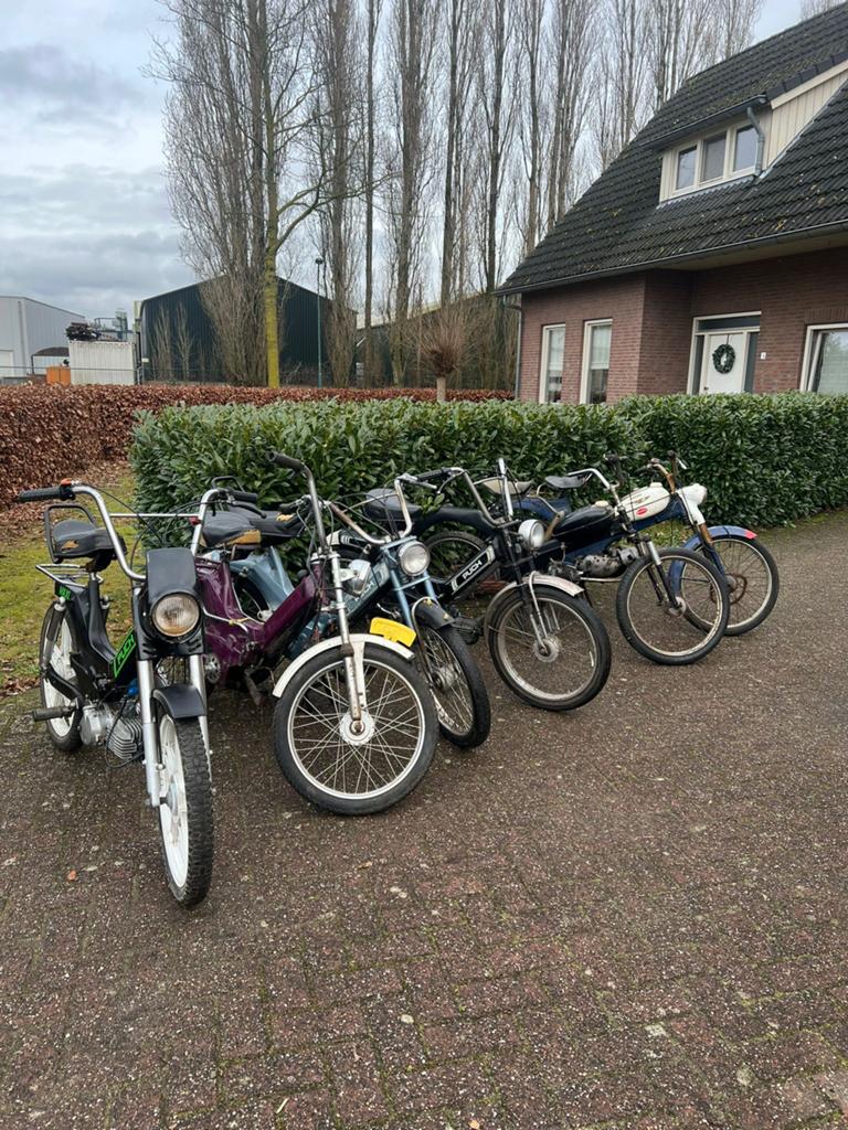 Gevraagd puch maxi projecten en nog veel meer, Fietsen en Brommers, Brommers | Puch, Ophalen, Zo goed als nieuw, Maxi