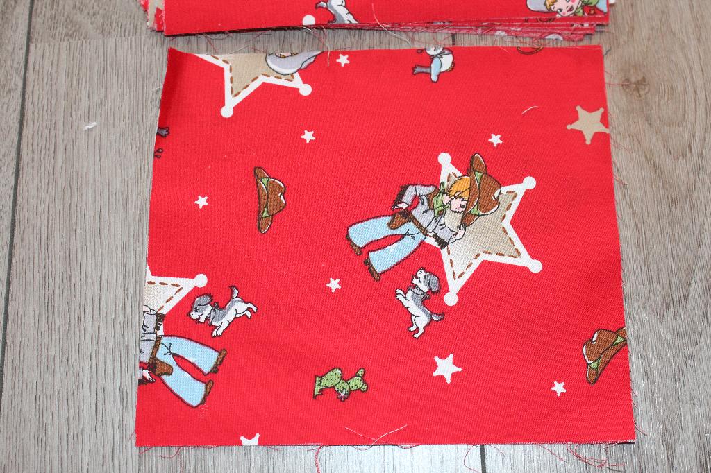 100% katoen stof quilt lap - rood cowboy design #1904, Nieuw, Ophalen of Verzenden, Katoen, Minder dan 30 cm