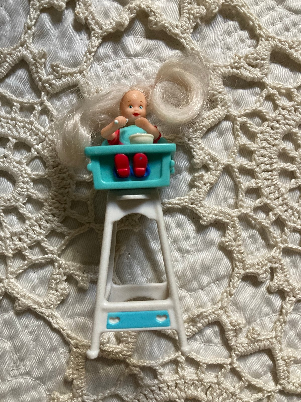 Vintage Barbie Babypopje in kinderstoel - 1998 Mattel, Ophalen of Verzenden, Gebruikt, Babypop