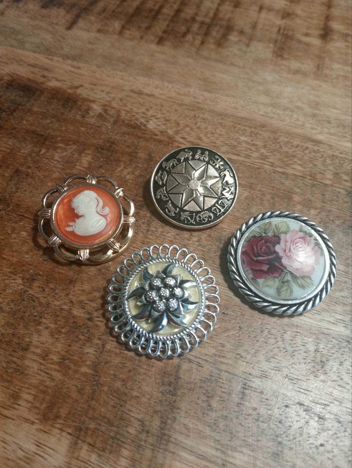 4 vintage sjaal clips western Germany/ DBGM, Ophalen of Verzenden, Gebruikt, Overige kleuren, Overige materialen